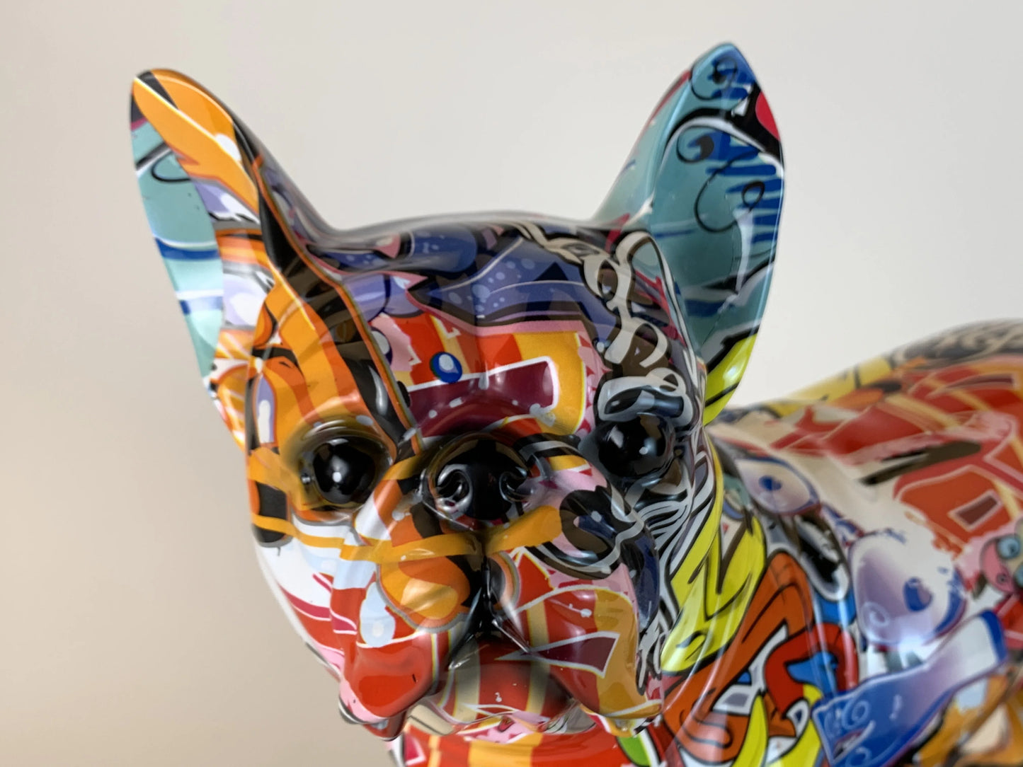 Nordic Art Painting Graffiti L/S French Bulldog Creative Resin Crafts Home Decoration Wine Cabinet Office Decor Resin Crafts