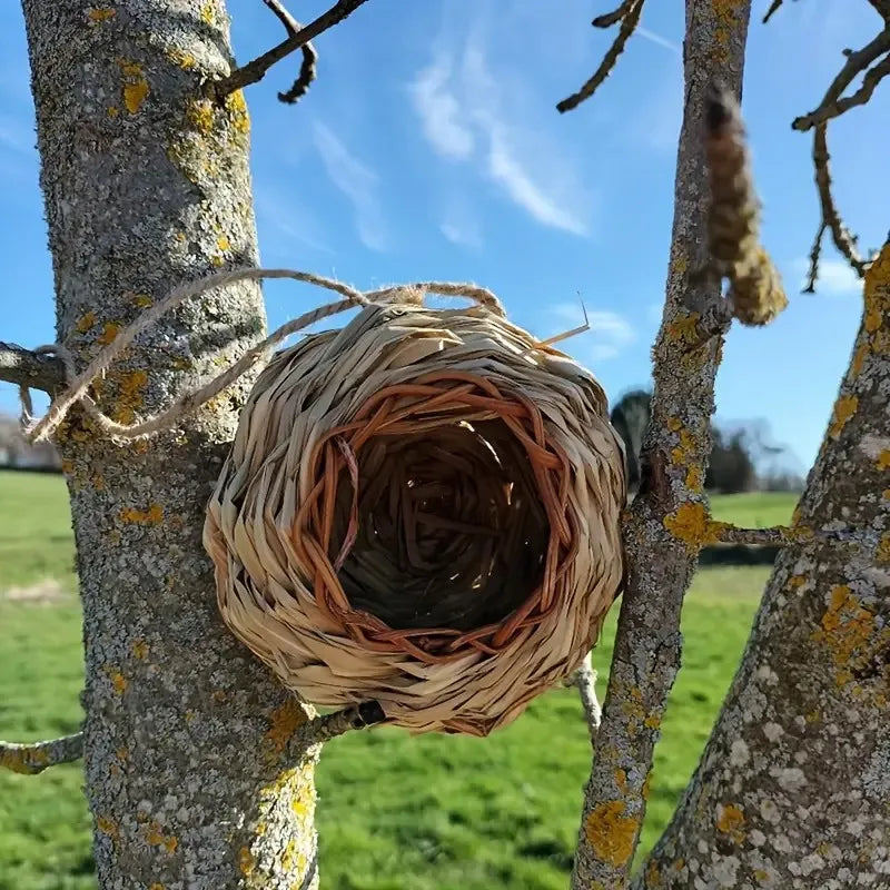 Hand Woven Natural Grass Bird Cage Bird House With Hanging Rope Handmade Bird Nest Shelter Hut Small Hideaway Pet Supplies 13cm