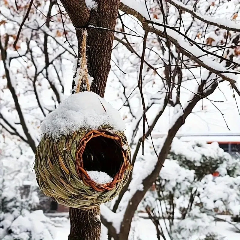 Hand Woven Natural Grass Bird Cage Bird House With Hanging Rope Handmade Bird Nest Shelter Hut Small Hideaway Pet Supplies 13cm
